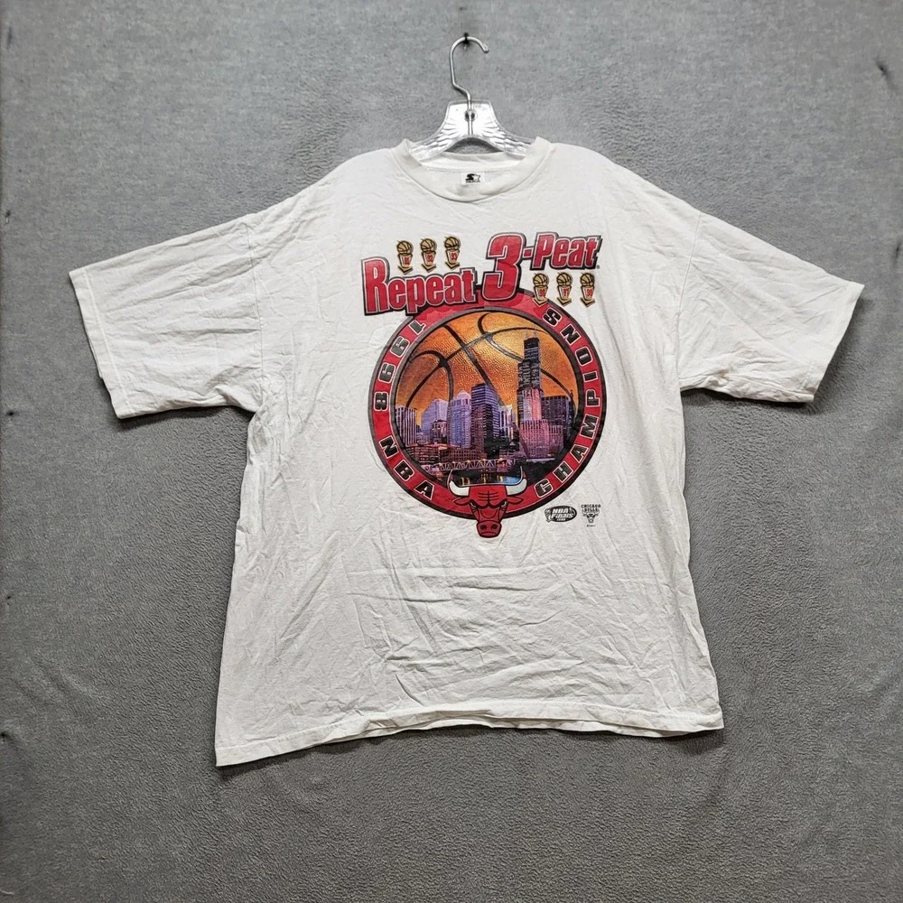VINTAGE Chicago Bulls Men Shirt XL White Starter Graphic Print 3-Peat Champions‎